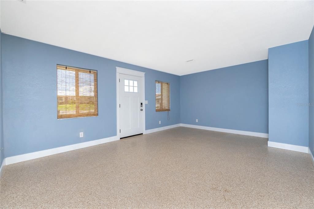 Active With Contract: $349,900 (2 beds, 2 baths, 1134 Square Feet)