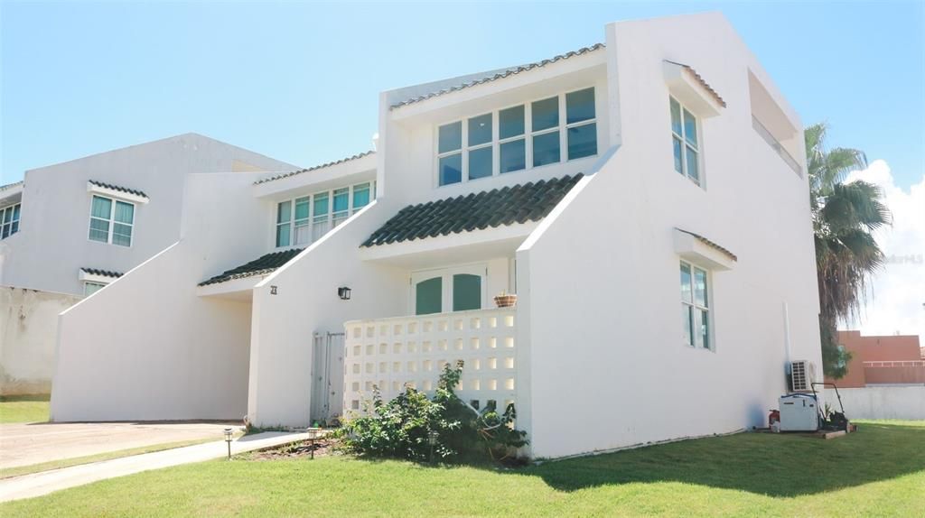 Vendido Recientemente: $450,000 (3 camas, 2 baños, 3100 Pies cuadrados)