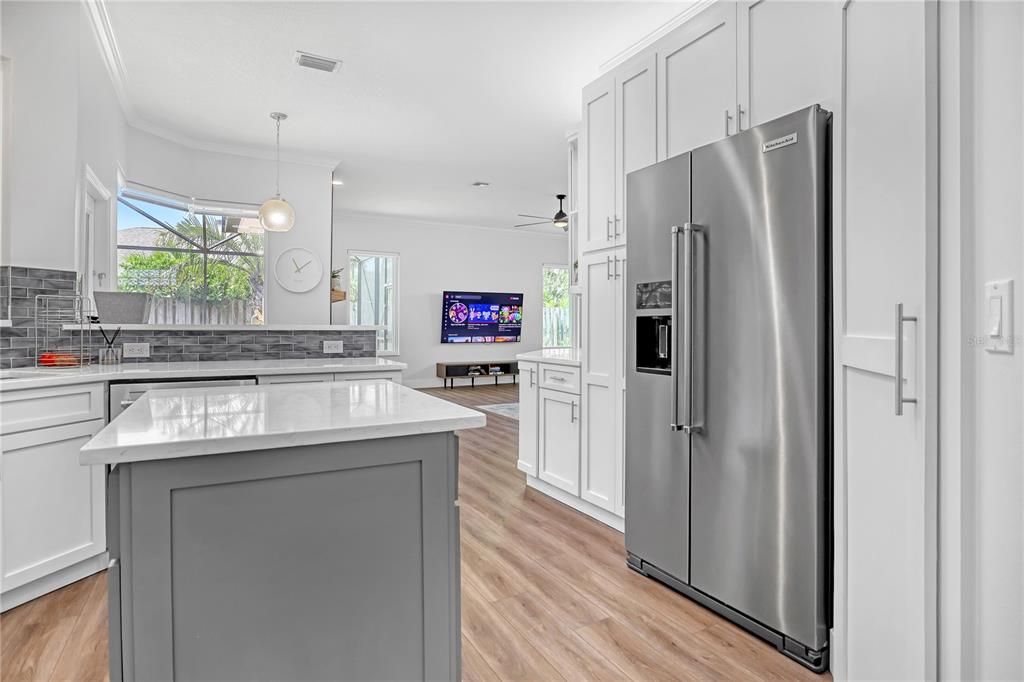 Active With Contract: $977,000 (4 beds, 2 baths, 2463 Square Feet)