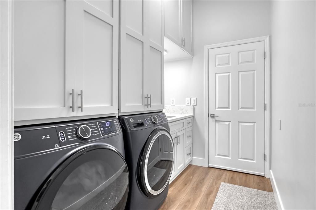 Active With Contract: $977,000 (4 beds, 2 baths, 2463 Square Feet)