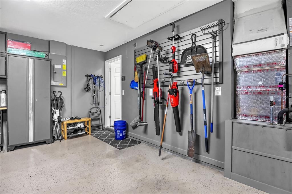 Active With Contract: $977,000 (4 beds, 2 baths, 2463 Square Feet)