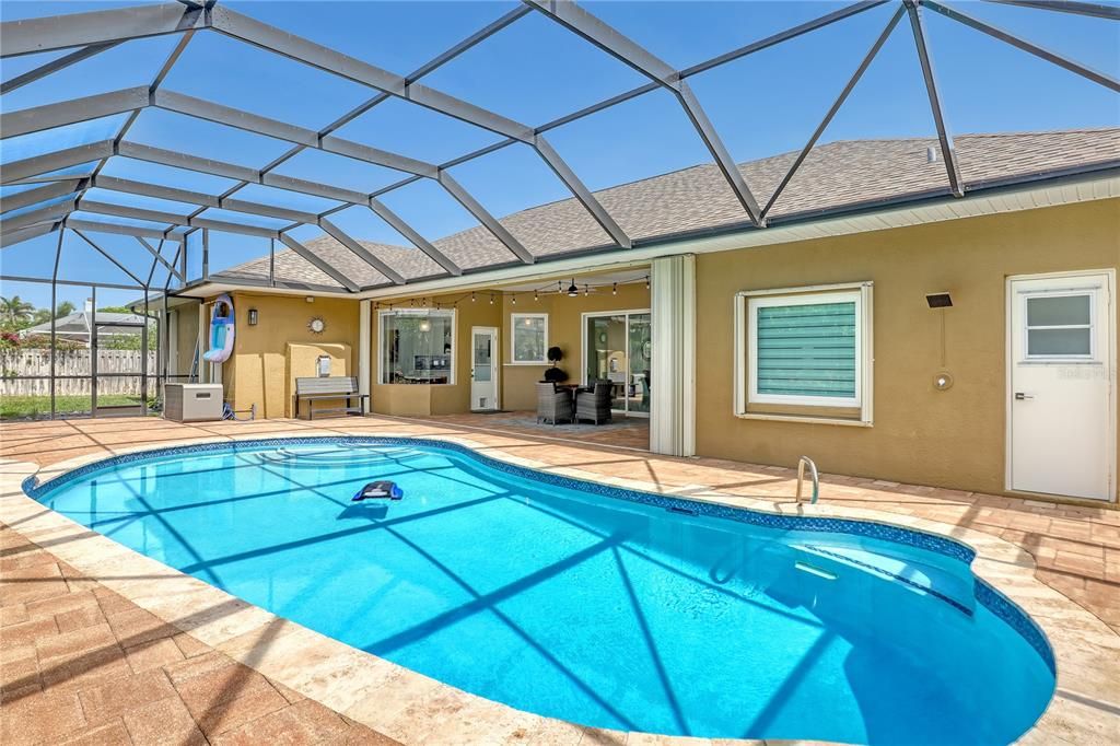 Active With Contract: $977,000 (4 beds, 2 baths, 2463 Square Feet)