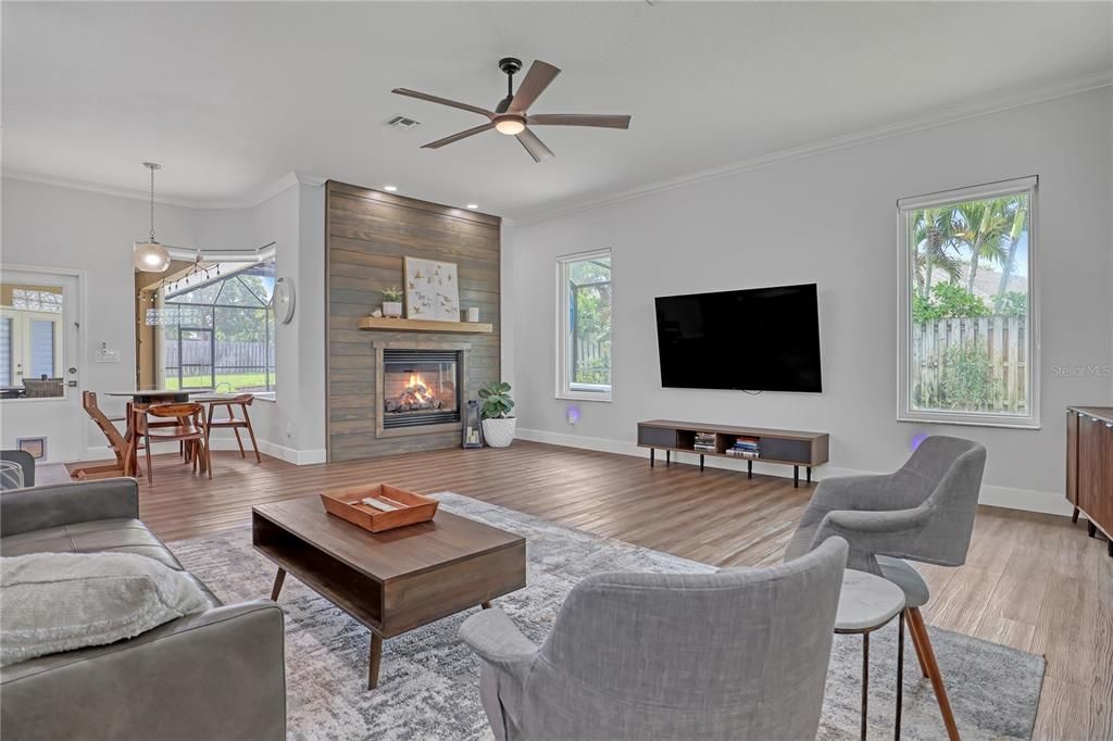 Active With Contract: $977,000 (4 beds, 2 baths, 2463 Square Feet)