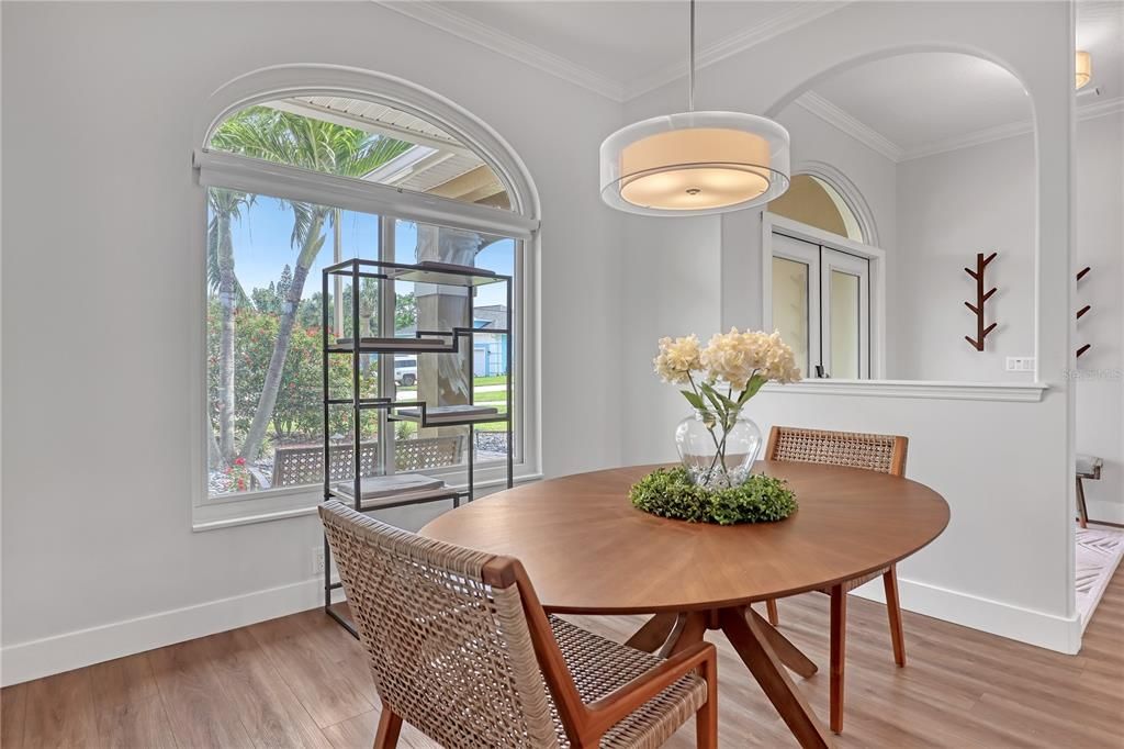 Active With Contract: $977,000 (4 beds, 2 baths, 2463 Square Feet)