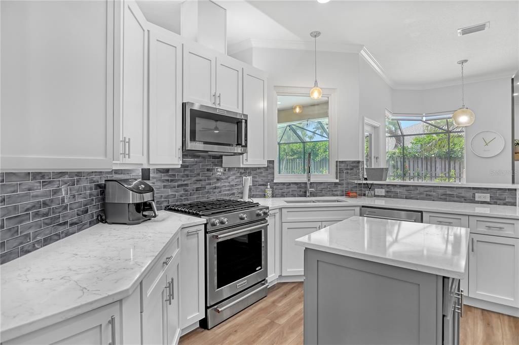 Active With Contract: $977,000 (4 beds, 2 baths, 2463 Square Feet)