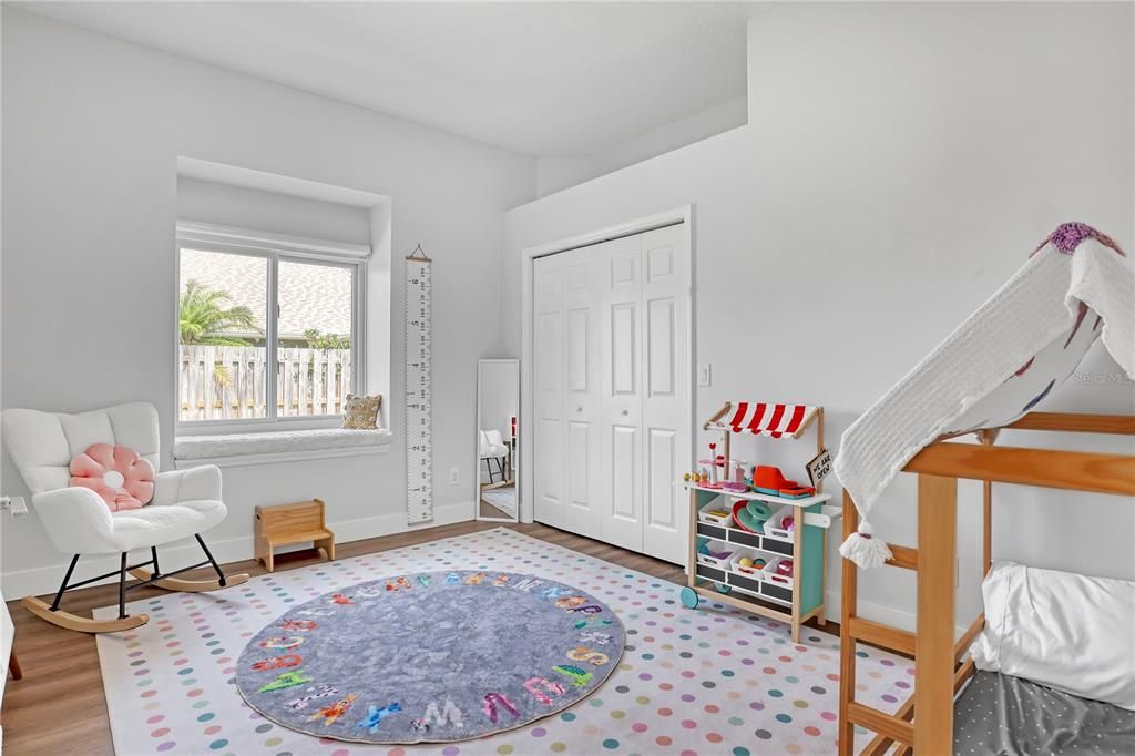 Active With Contract: $977,000 (4 beds, 2 baths, 2463 Square Feet)