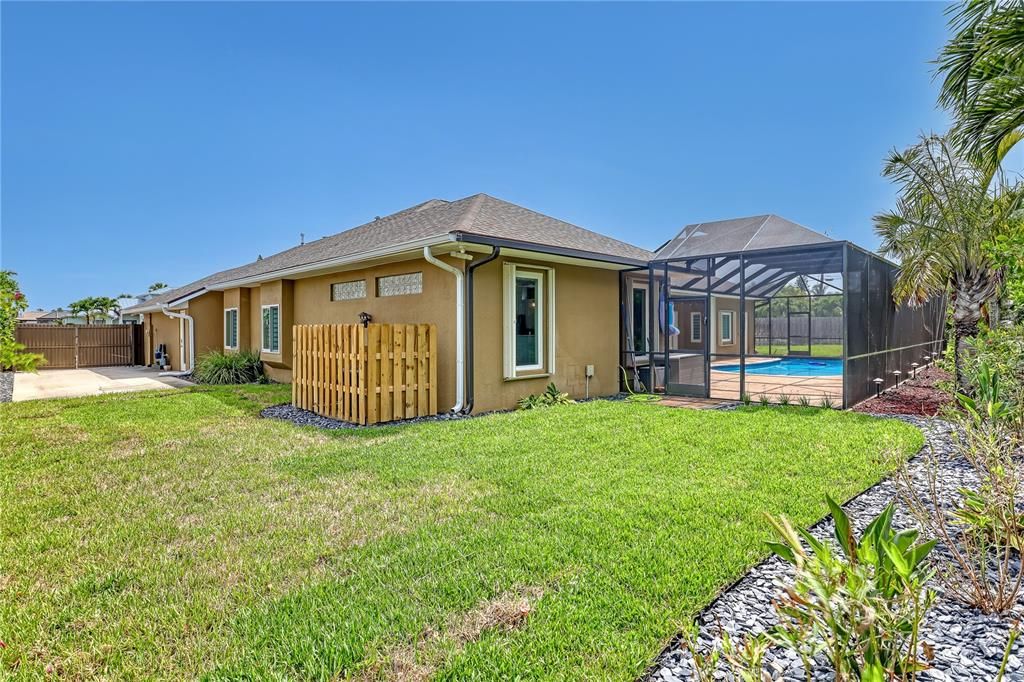 Active With Contract: $977,000 (4 beds, 2 baths, 2463 Square Feet)