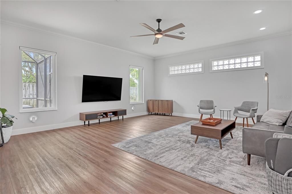 Active With Contract: $977,000 (4 beds, 2 baths, 2463 Square Feet)