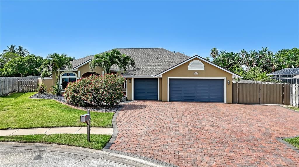 Active With Contract: $977,000 (4 beds, 2 baths, 2463 Square Feet)