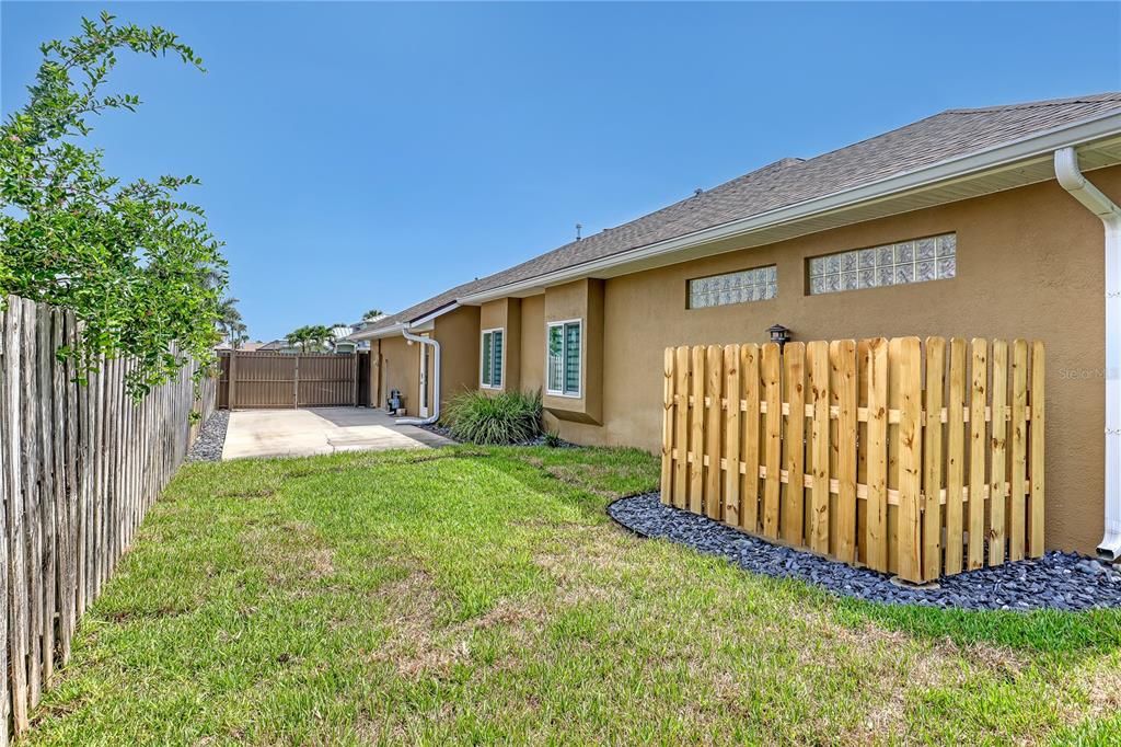 Active With Contract: $977,000 (4 beds, 2 baths, 2463 Square Feet)