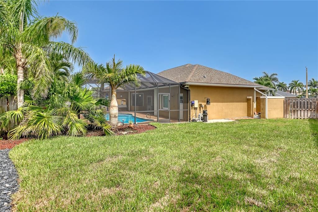 Active With Contract: $977,000 (4 beds, 2 baths, 2463 Square Feet)