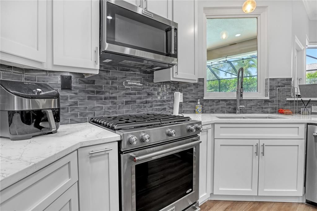 Active With Contract: $977,000 (4 beds, 2 baths, 2463 Square Feet)