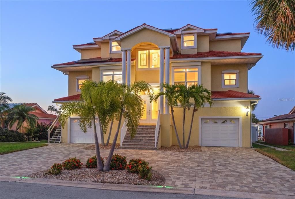 For Sale: $1,390,000 (4 beds, 3 baths, 2612 Square Feet)