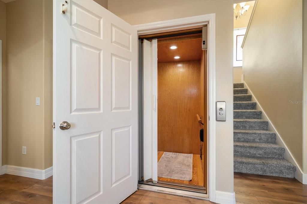 For Sale: $1,390,000 (4 beds, 3 baths, 2612 Square Feet)