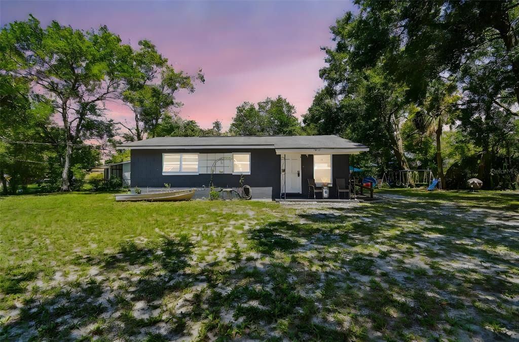 最近售出: $200,000 (3 贝兹, 1 浴室, 828 平方英尺)