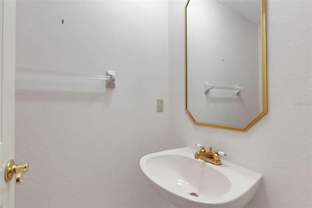 Active With Contract: $450,000 (4 beds, 2 baths, 2829 Square Feet)