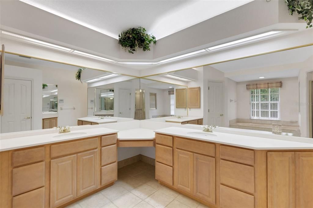 Active With Contract: $450,000 (4 beds, 2 baths, 2829 Square Feet)