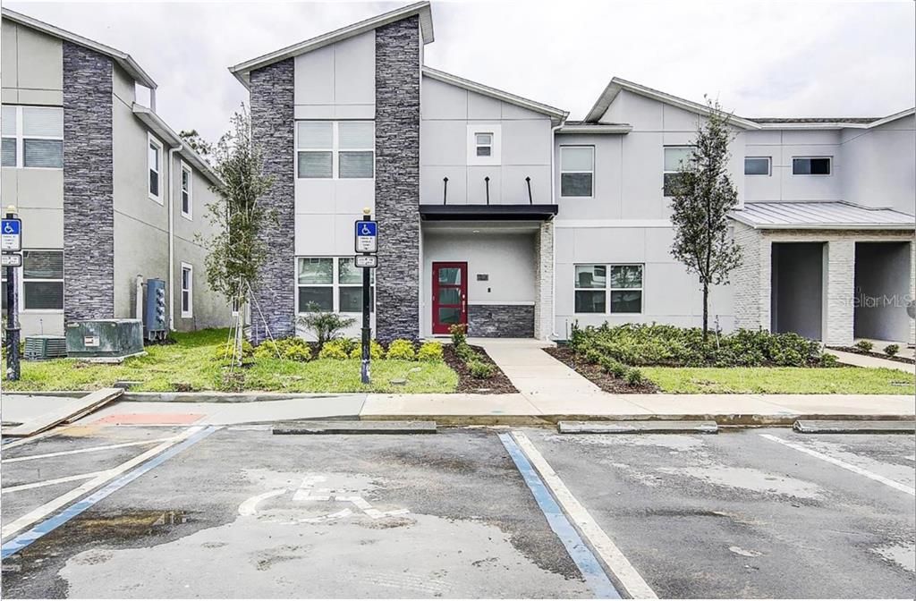 Recently Sold: $400,000 (5 beds, 4 baths, 2167 Square Feet)