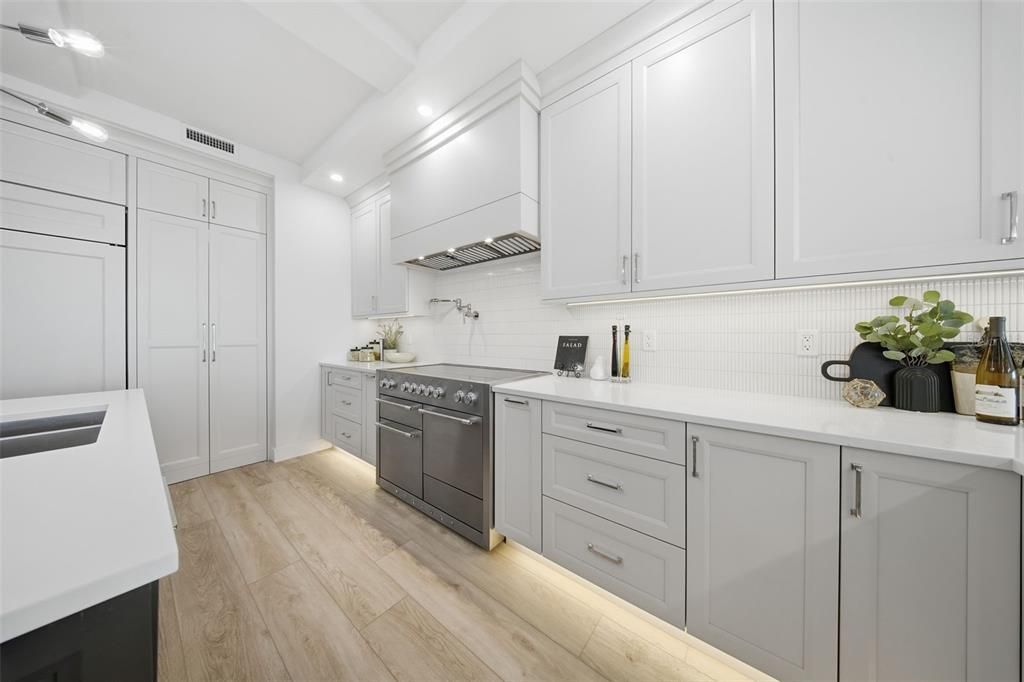 На продажу: $10,675,000 (4 спален, 3 ванн, 3126 Квадратных фут)