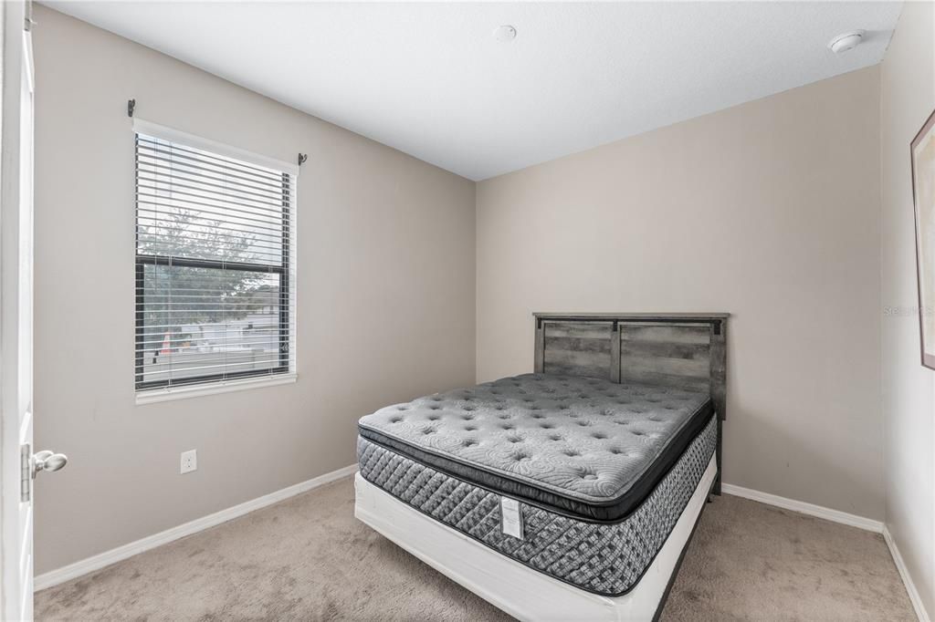 合同活跃: $319,000 (3 贝兹, 2 浴室, 1881 平方英尺)