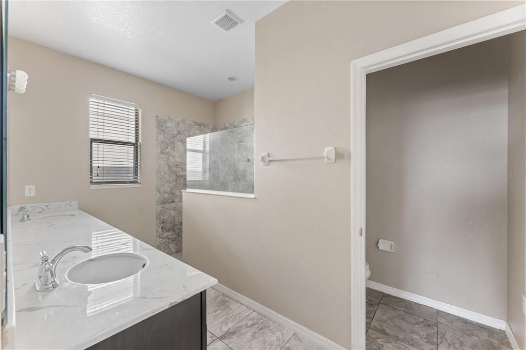 合同活跃: $319,000 (3 贝兹, 2 浴室, 1881 平方英尺)