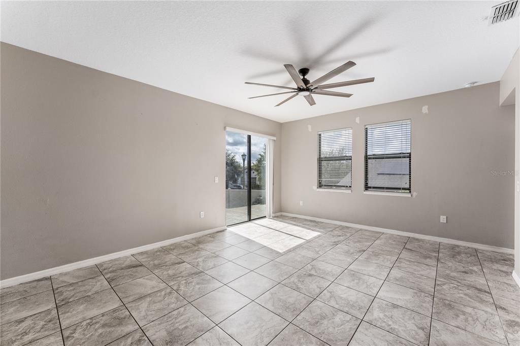 合同活跃: $319,000 (3 贝兹, 2 浴室, 1881 平方英尺)