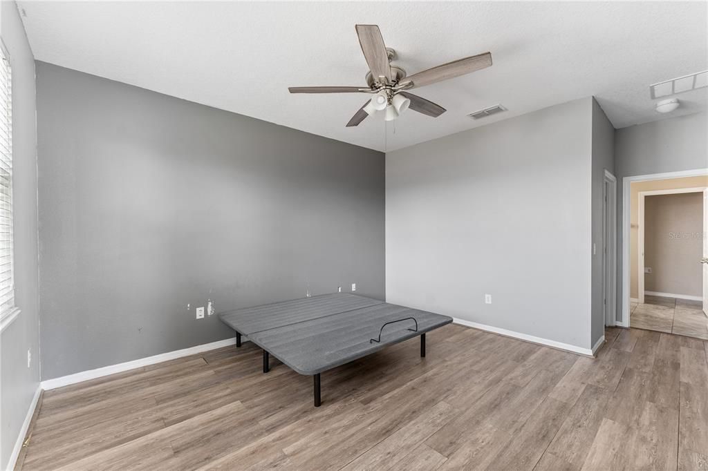 合同活跃: $319,000 (3 贝兹, 2 浴室, 1881 平方英尺)