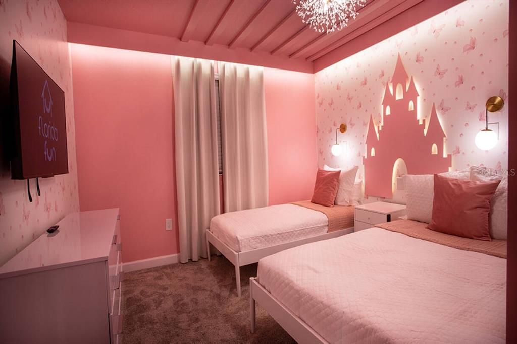 For Sale: $1,150,000 (7 beds, 5 baths, 3994 Square Feet)