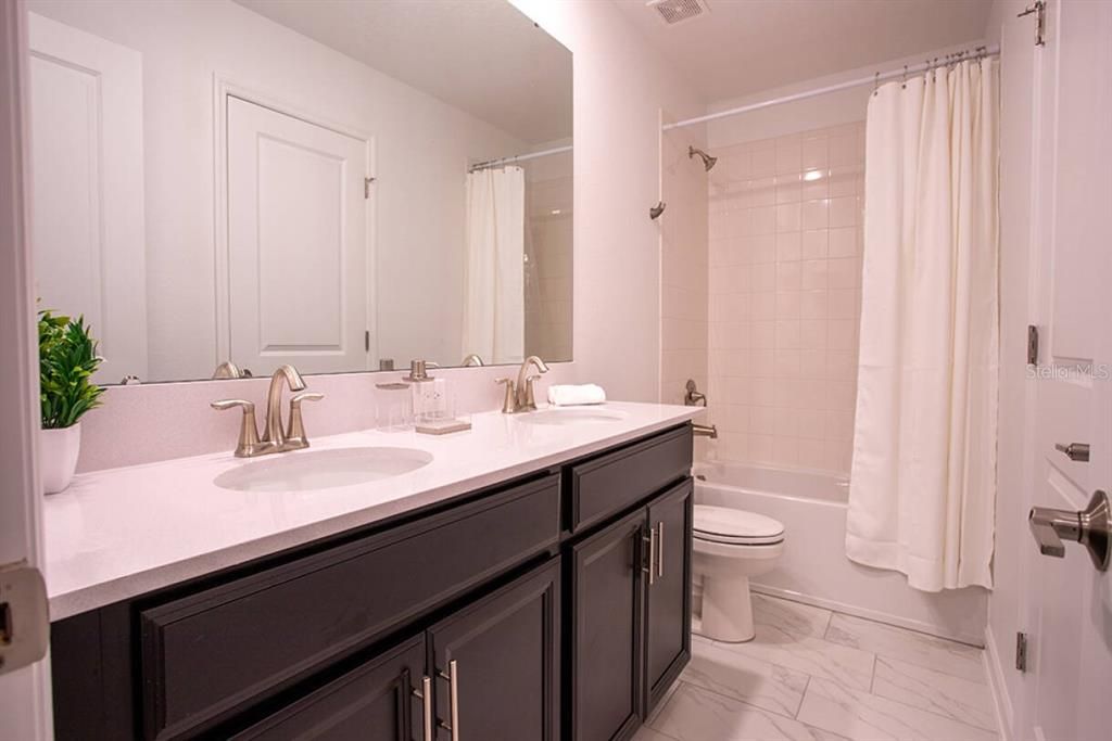 For Sale: $1,150,000 (7 beds, 5 baths, 3994 Square Feet)