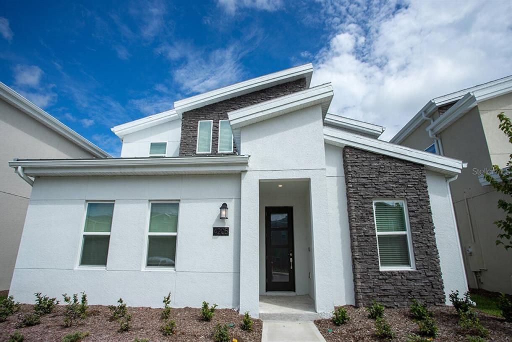 For Sale: $1,150,000 (7 beds, 5 baths, 3994 Square Feet)