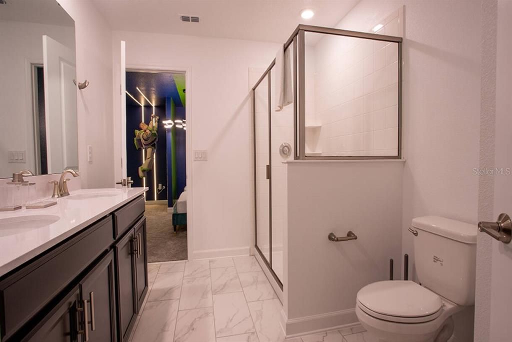 For Sale: $1,150,000 (7 beds, 5 baths, 3994 Square Feet)