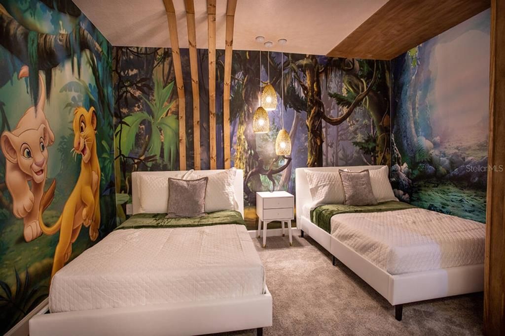 For Sale: $1,150,000 (7 beds, 5 baths, 3994 Square Feet)