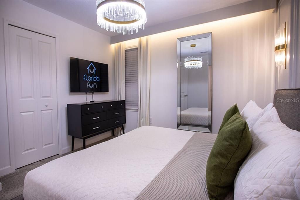 For Sale: $1,150,000 (7 beds, 5 baths, 3994 Square Feet)