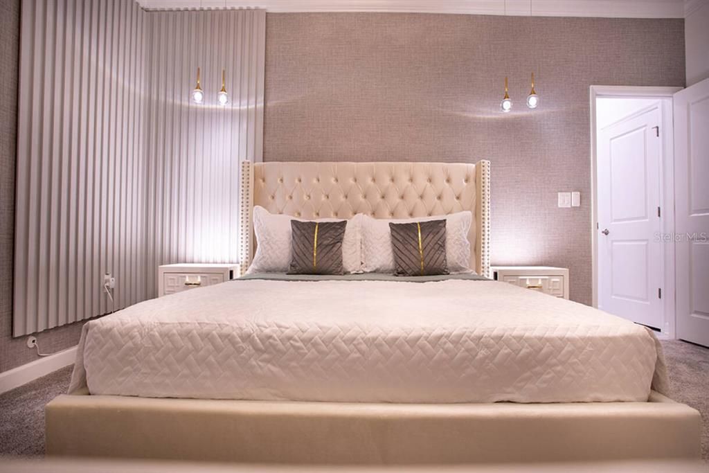 For Sale: $1,150,000 (7 beds, 5 baths, 3994 Square Feet)