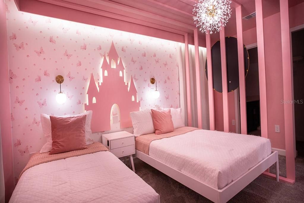 For Sale: $1,150,000 (7 beds, 5 baths, 3994 Square Feet)