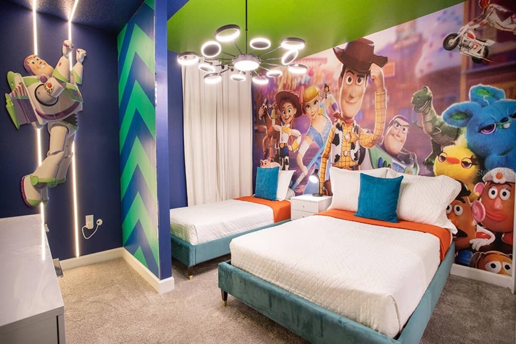 For Sale: $1,150,000 (7 beds, 5 baths, 3994 Square Feet)