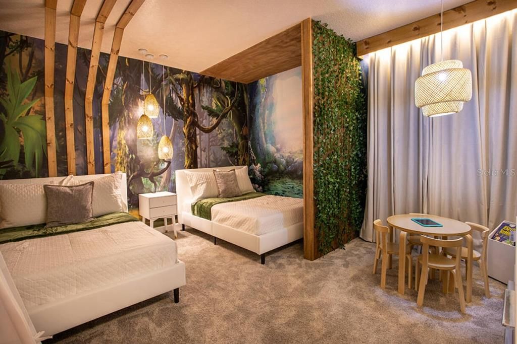 For Sale: $1,150,000 (7 beds, 5 baths, 3994 Square Feet)