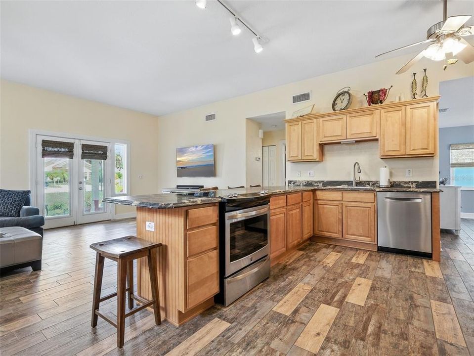 En Venta: $899,000 (4 camas, 2 baños, 2204 Pies cuadrados)