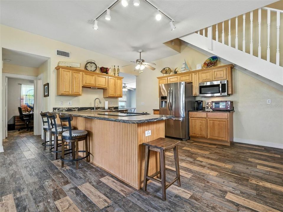 En Venta: $899,000 (4 camas, 2 baños, 2204 Pies cuadrados)