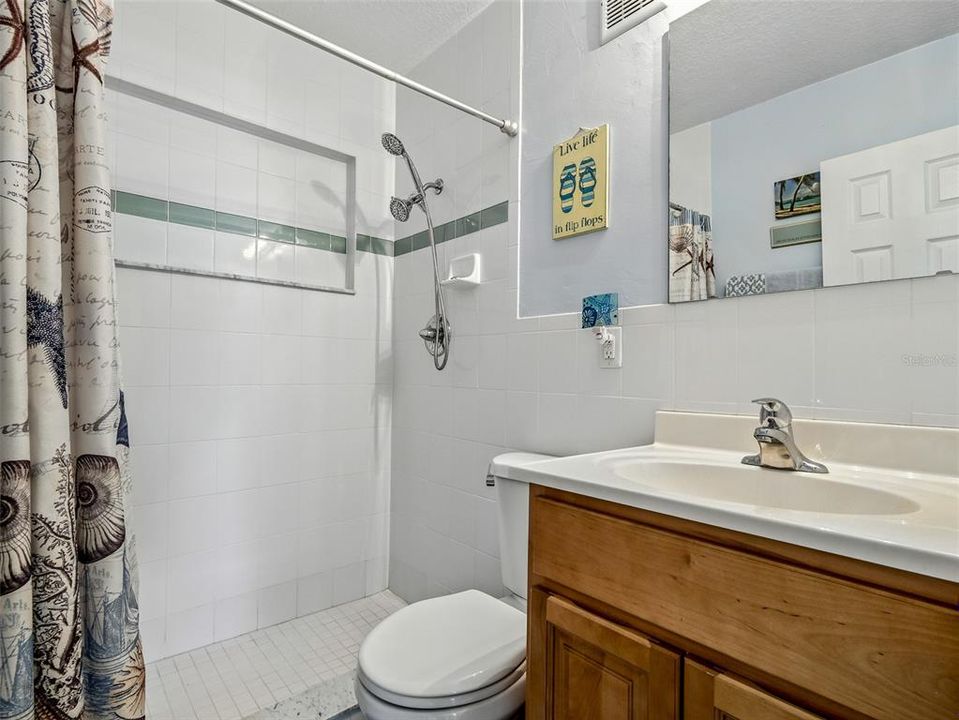 En Venta: $899,000 (4 camas, 2 baños, 2204 Pies cuadrados)