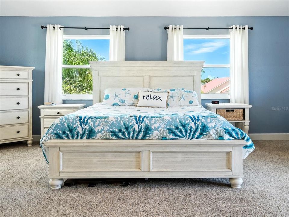 En Venta: $899,000 (4 camas, 2 baños, 2204 Pies cuadrados)