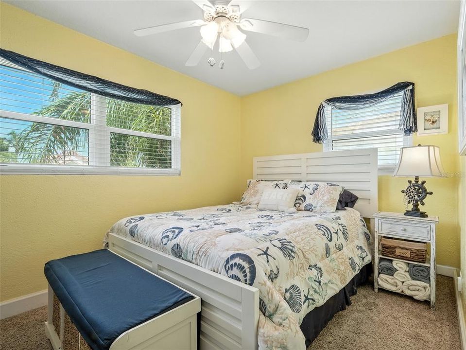 En Venta: $899,000 (4 camas, 2 baños, 2204 Pies cuadrados)