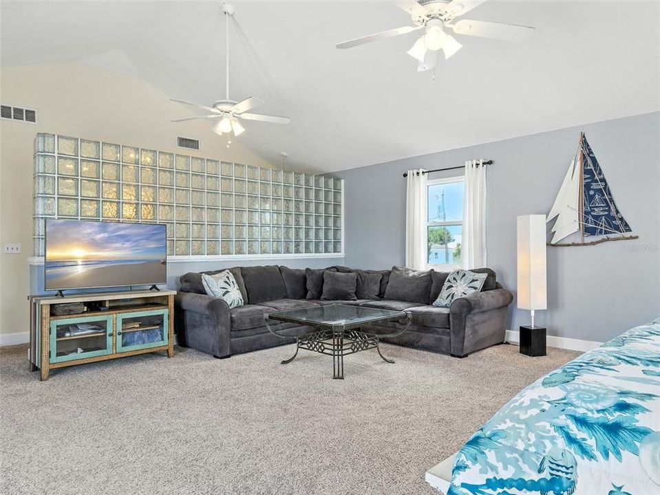 En Venta: $899,000 (4 camas, 2 baños, 2204 Pies cuadrados)