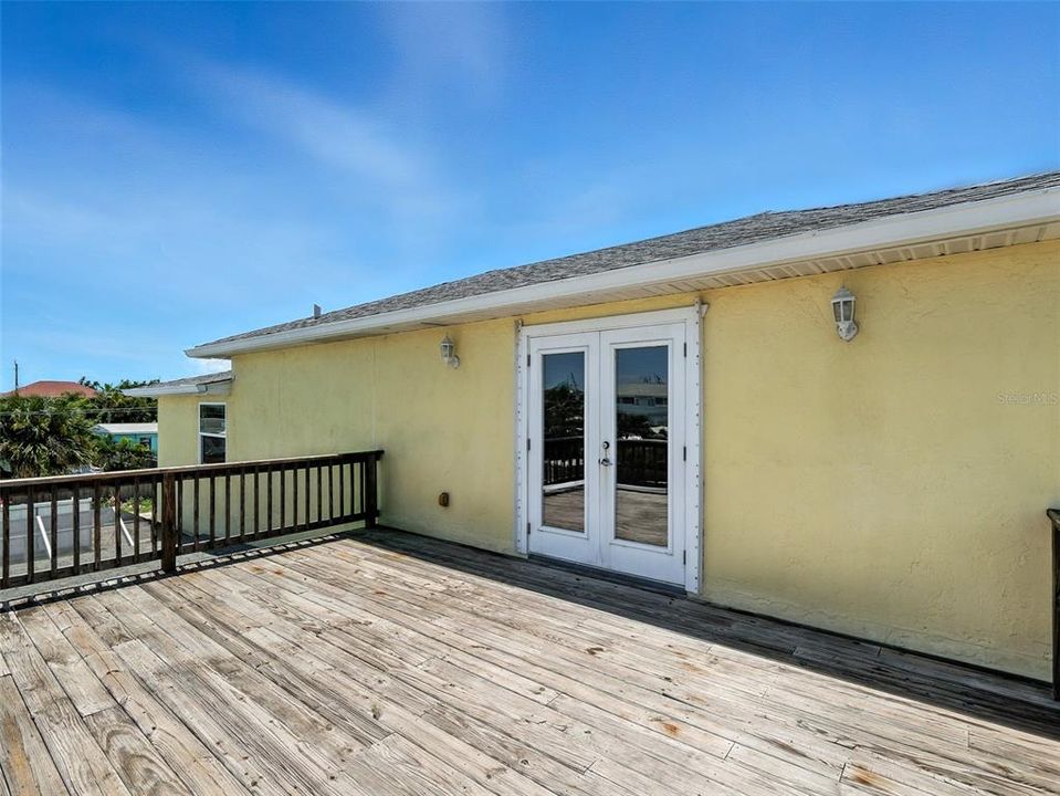 En Venta: $899,000 (4 camas, 2 baños, 2204 Pies cuadrados)