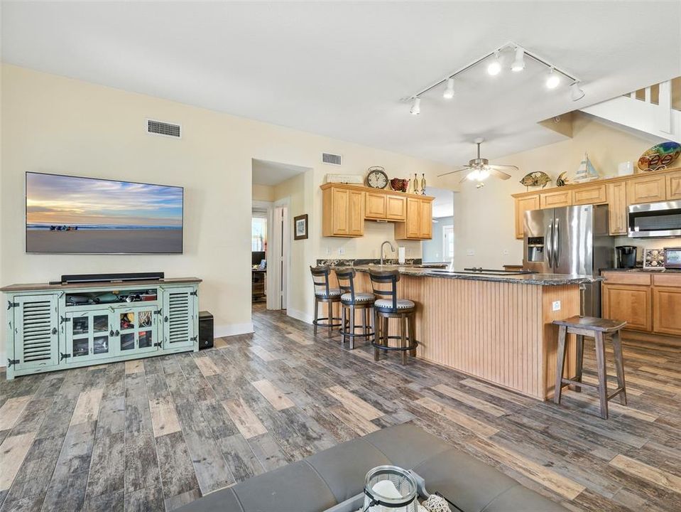 En Venta: $899,000 (4 camas, 2 baños, 2204 Pies cuadrados)