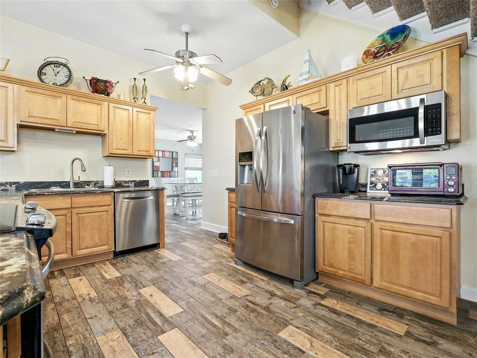 En Venta: $899,000 (4 camas, 2 baños, 2204 Pies cuadrados)