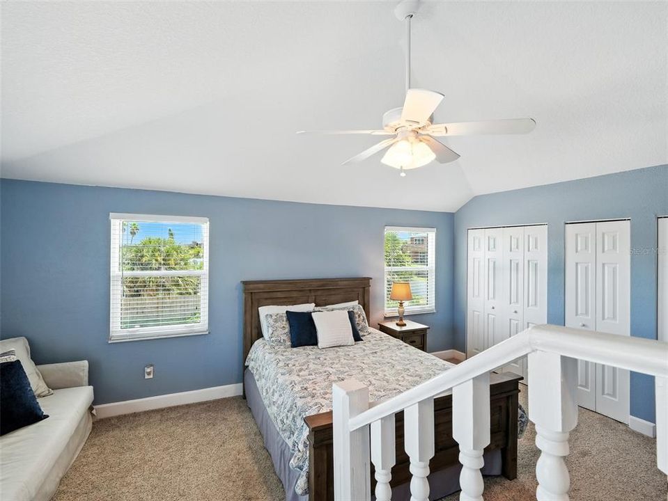 En Venta: $899,000 (4 camas, 2 baños, 2204 Pies cuadrados)