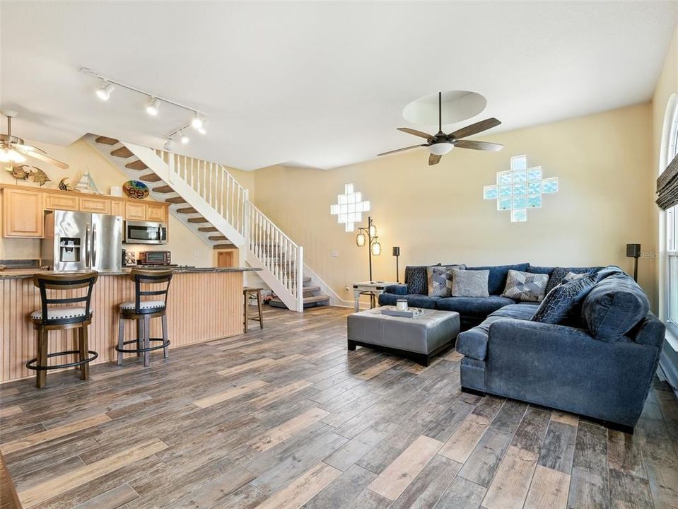 En Venta: $899,000 (4 camas, 2 baños, 2204 Pies cuadrados)