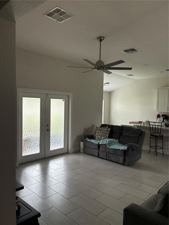 待售: $345,500 (3 贝兹, 2 浴室, 1557 平方英尺)