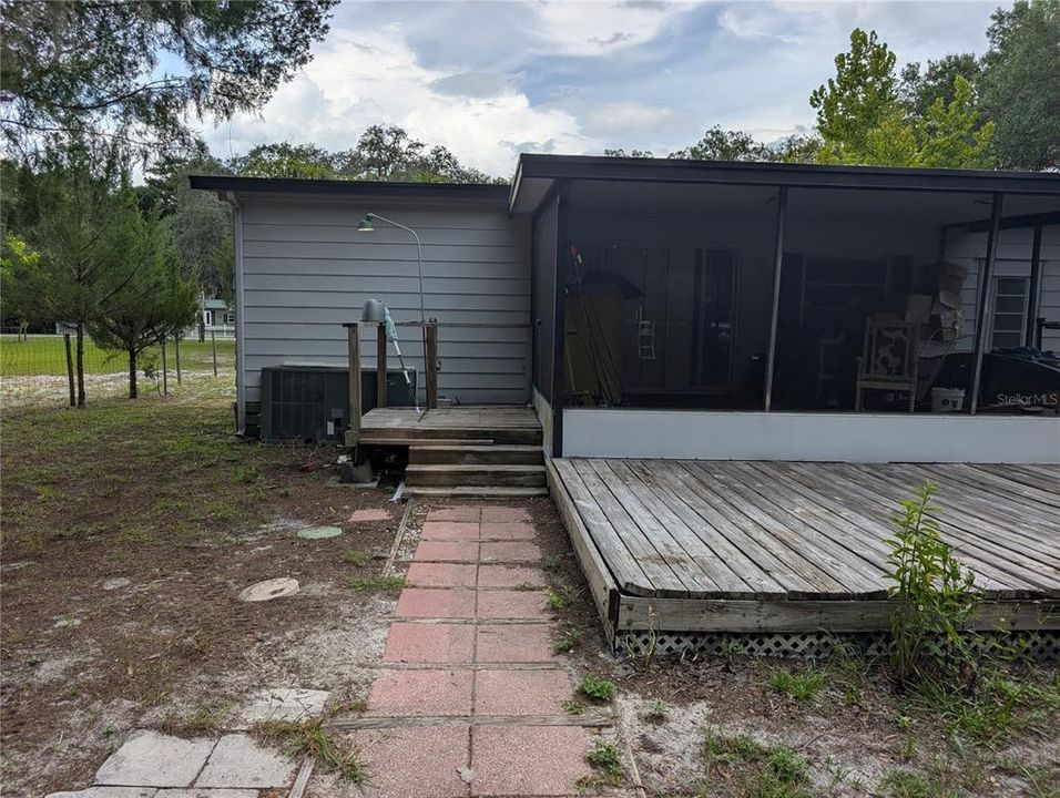 For Sale: $129,900 (3 beds, 2 baths, 1344 Square Feet)